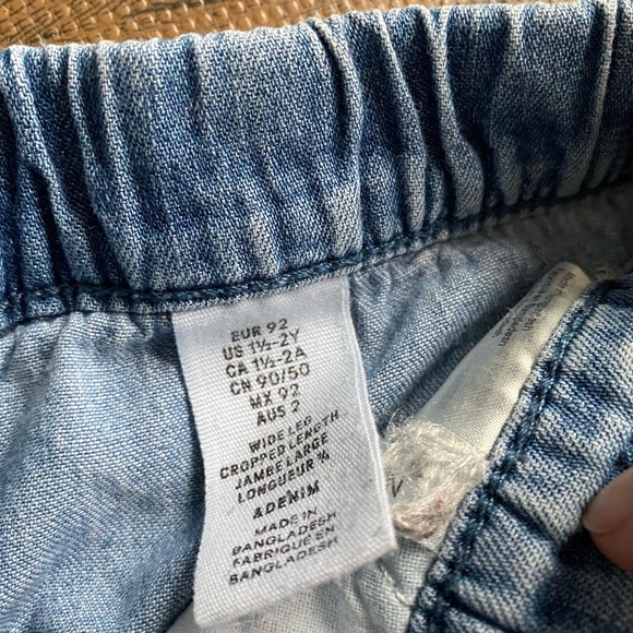 💝3/$15💝 H&M embroidered jeans - Picture 3 of 3